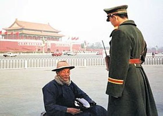 Image for article Как совместное чтение пожилыми людьми Книг Фалуньгун может стать преступлением?