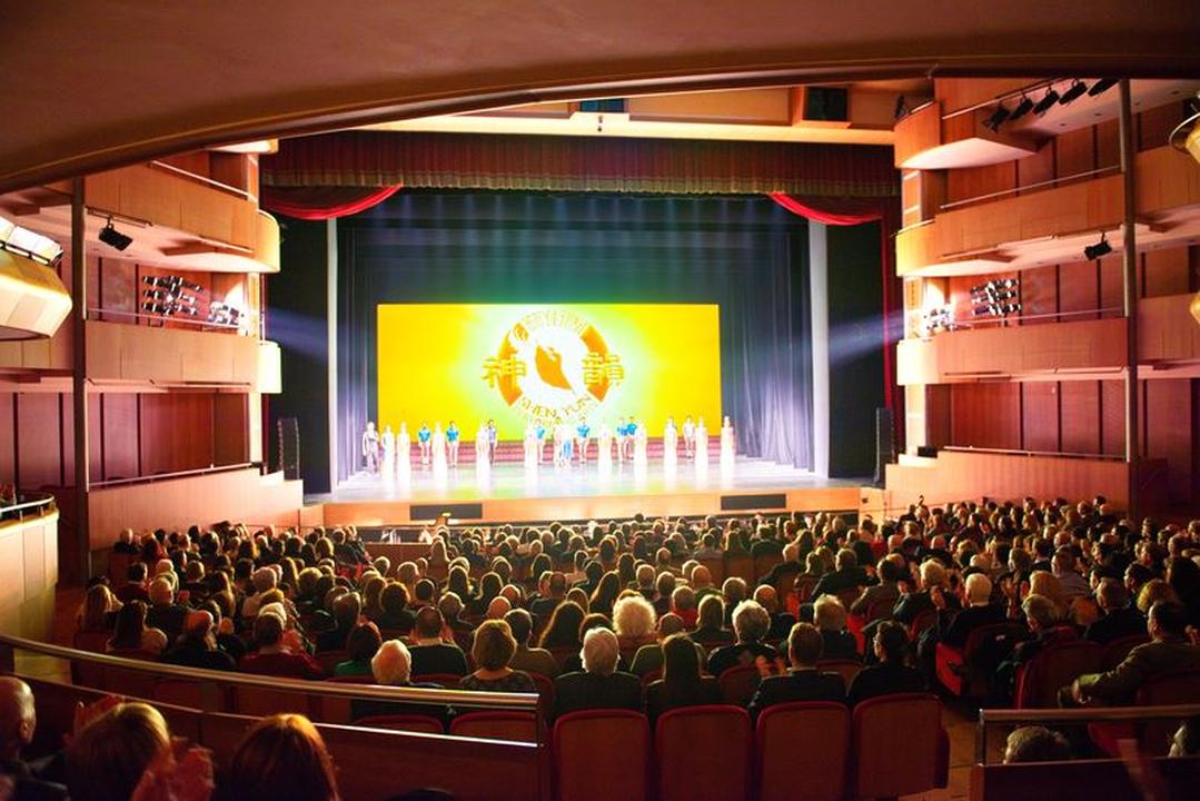 Image for article Сердца любителей театра в четырёх странах покорены изяществом и чистотой Shen Yun