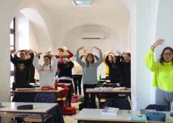 Image for article Италия и Словения. Последователи Фалунь Дафа представили древнюю практику в средних школах