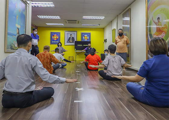 Image for article Сингапур. Новые практикующие Фалунь Дафа получили пользу от участия в девятидневном семинаре  