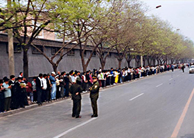 Image for article Хронология событий с 1996 по 1999 год. Целостный взгляд на мирное обращение «25 апреля» в Пекине 22 года назад