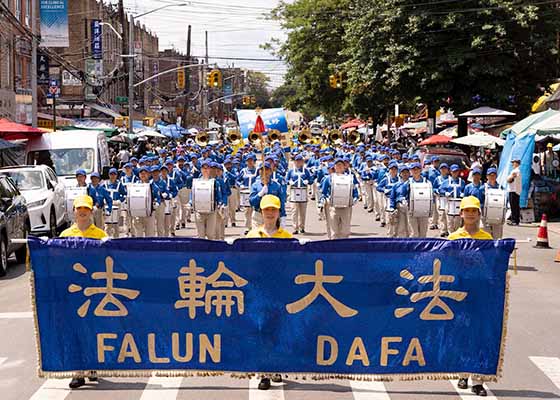 Image for article Нью-Йорк. Больше 1000 практикующих Фалунь Дафа провели парад, чтобы рассказать о преследовании, которое длится 22 года, и пробудить совесть людей