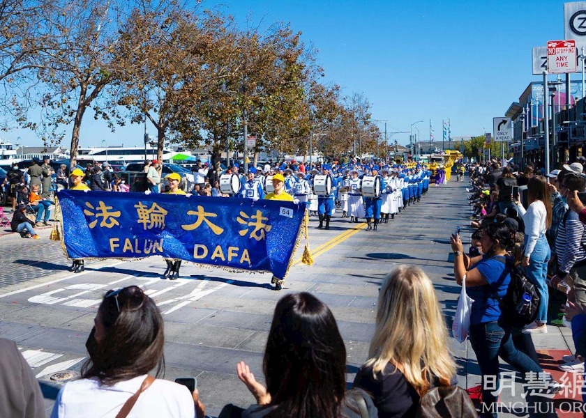 Image for article Сан-Франциско. Практикующие Фалунь Дафа приняли участие в параде, посвящённом празднику итальянского наследия