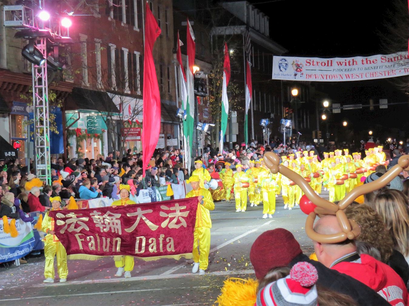 Image for article Традиционные праздничные парады в США приветствуют участие группы Фалунь Дафа в течение многих лет