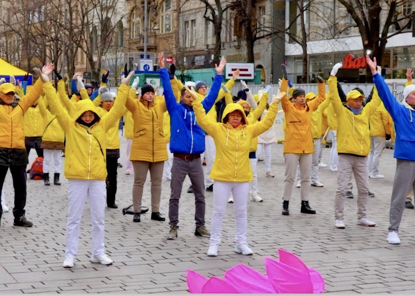Image for article Прага. Практикующие Фалунь Дафа проводят мероприятия, чтобы представить Фалунь Дафа общественности