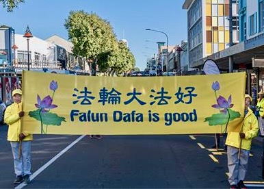 Image for article Нью-Плимут, Новая Зеландия. Местные жители приветствуют Истину, Доброту и Терпение