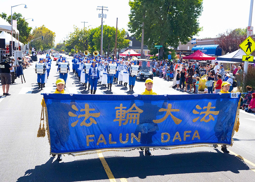 Image for article США, штат Калифорния. Удивительное и мощное по мнению зрителей выступление группы Фалунь Дафа на параде в городе Санта-Клара
