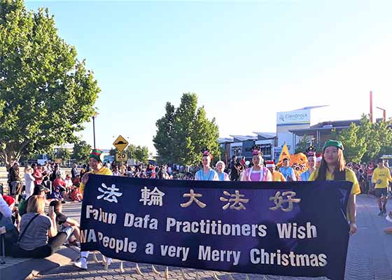Image for article Западная Австралия. Воодушевляющее выступление практикующих Фалуньгун на Рождественском параде получило высокую оценку зрителей