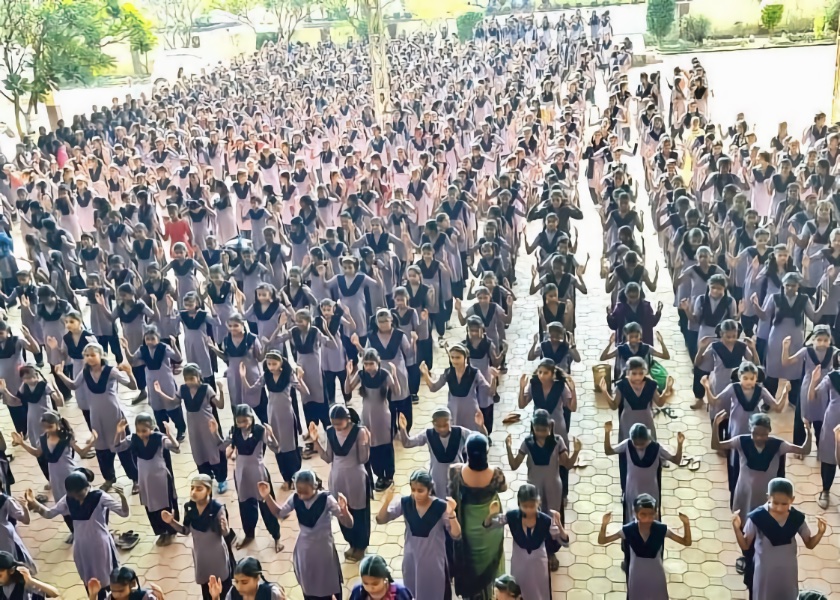 Image for article Всё больше школ в Индии приглашают практикующих для обучения упражнениям Фалунь Дафа
