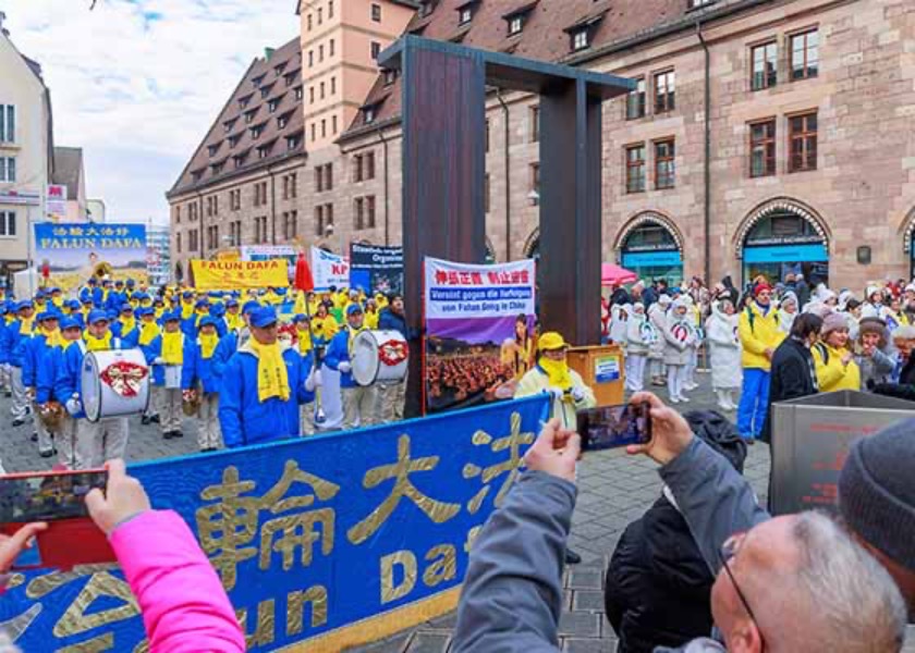 Image for article Нюрнберг, Германия. Митинг призывает положить конец нарушениям прав человека практикующих Фалунь Дафа в Китае
