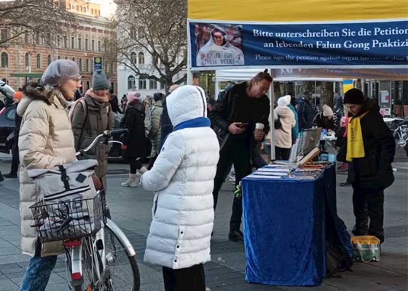 Image for article Ганновер, Германия. Местные жители выражают поддержку практикующим Фалуньгун, прилагающим усилия к прекращению преследования в Китае