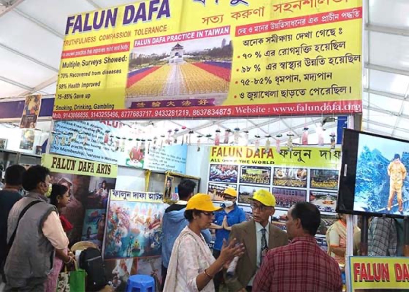 Image for article Индия. О Фалунь Дафа узнали многочисленные посетители Международной книжной ярмарки 2023 года в Колкате