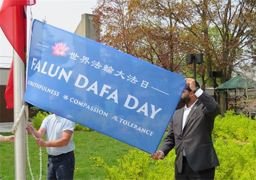 Image for article Онтарио, Канада. Прокламации и церемонии поднятия флага в честь 31-й годовщины публичного представления Фалунь Дафа