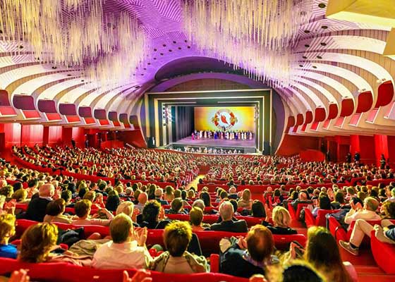 Image for article Shen Yun потрясает зрителей в Новой Зеландии, Италии, Франции, Великобритании и США. «Это шедевр!» – говорят они