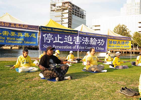 Image for article Сан-Диего, Калифорния, США. Практикующие Фалуньгун провели мероприятия, чтобы отметить 24-ю годовщину начала мирного сопротивления преследованию в Китае