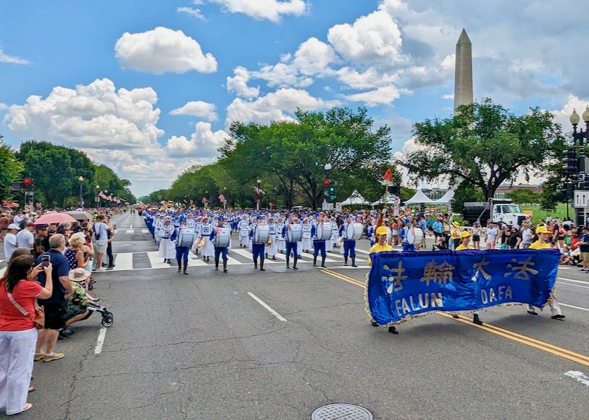 Image for article Вашингтон (ОК). Группа Фалунь Дафа получила высокую оценку зрителей на параде в честь Дня национальной независимости