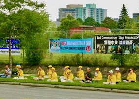 Image for article Оттава. Протест у посольства Китая против преследования. Депутаты парламента Канады призывают наказать виновных