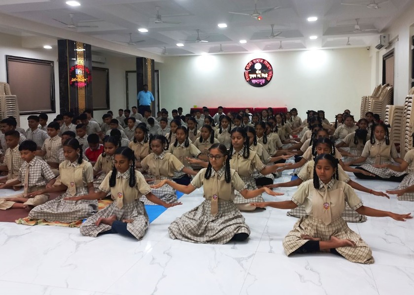 Image for article Жители Индии с радостью знакомятся с Фалунь Дафа в Международный день йоги