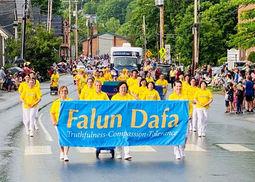 Image for article Вермонт, США. Фалунь Дафа тепло приняли во время парада в честь Дня независимости