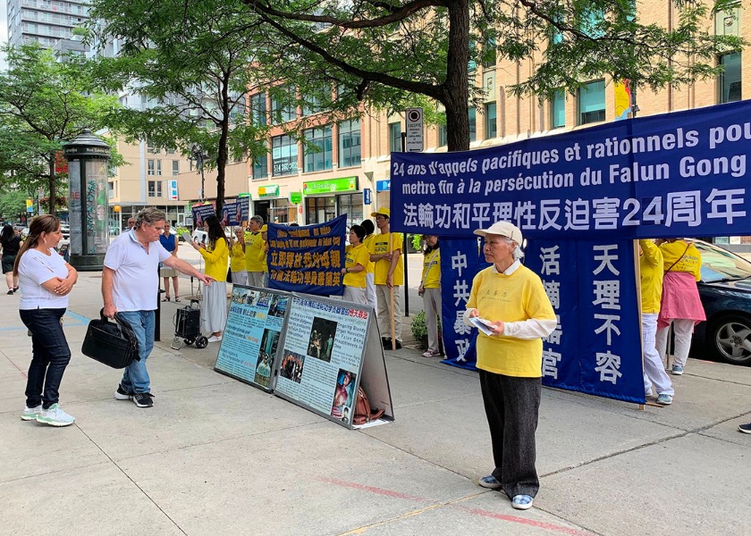 Image for article Монреаль, Канада. Практикующие Фалунь Дафа провели мирную акцию протеста перед консульством Китая