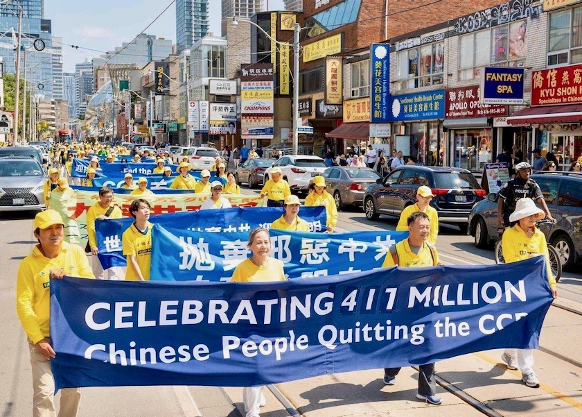 Image for article Торонто, Канада. Парад, посвящённый 417 миллионам китайцев, вышедших из рядов КПК