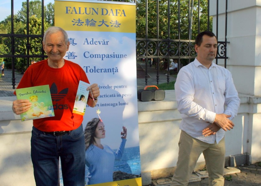 Image for article Румыния. Практикующие провели мероприятие в Бухаресте, чтобы разоблачить преследование Фалунь Дафа компартией Китая