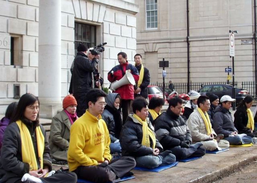 Image for article Великобритания. Непрерывный мирный протест у посольства Китая на протяжении более 21 года
