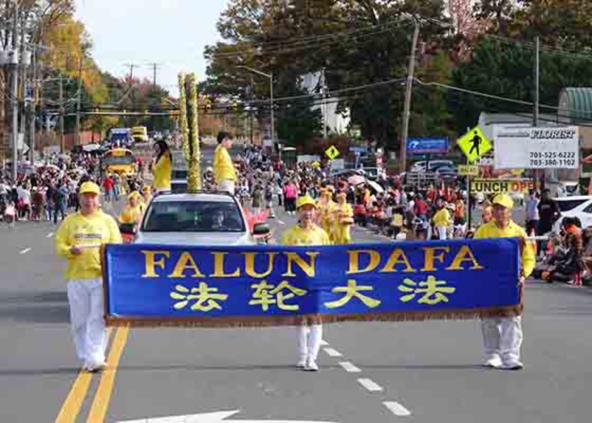 Image for article Вирджиния. Зрители парада в Аннандейле тепло приветствуют Фалунь Дафа