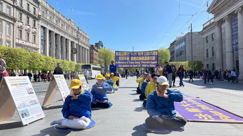 Image for article Дублин, Ирландия. Мероприятие, посвящённое мирному обращению «25 апреля», помогает людям узнать больше о Фалунь Дафа