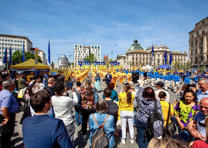 Image for article Мюнхен, Германия. Крупномасштабный митинг и парад в честь Всемирного Дня Фалунь Дафа