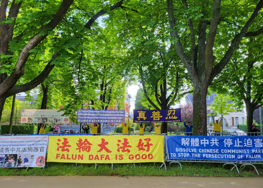 Image for article Брюссель, Бельгия. На митинге перед посольством Китая практикующие призывают прекратить преследование