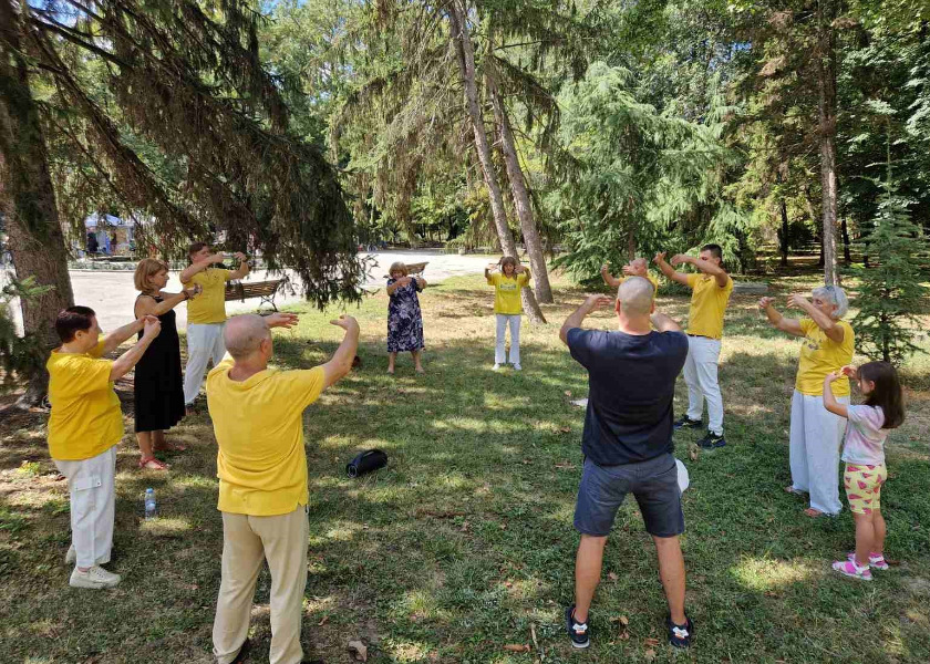 Image for article Болгария. Презентация Фалунь Дафа на фестивале здоровья в Ямболе