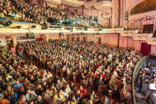 Image for article Мировое турне Shen Yun сезона 2025 года завершилось выступлениями во Франции и США. «Представление несёт миру свет», – говорят зрители