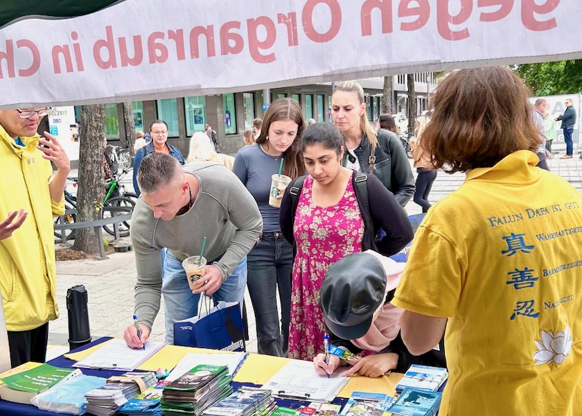 Image for article Германия. Жители Мангейма осуждают преследование Фалунь Дафа