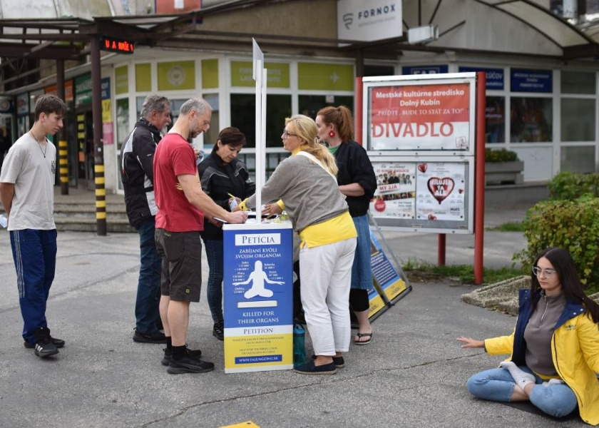 Image for article Словакия. Кампания по сбору подписей под петицией, призывающей к прекращению преследования Фалунь Дафа, получает общественную поддержку
