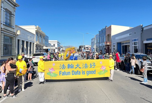 Image for article Новая Зеландия. Представление Фалунь Дафа на параде цветов в Хейстингсе