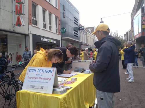 Image for article Нидерланды. Люди поддерживают Фалунь Дафа на мероприятии в Хелмонде