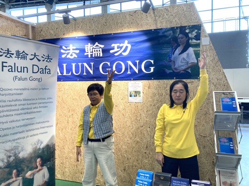 Image for article Финляндия. В Хельсинки люди узнают о Фалунь Дафа на выставке, посвящённой здоровому образу жизни