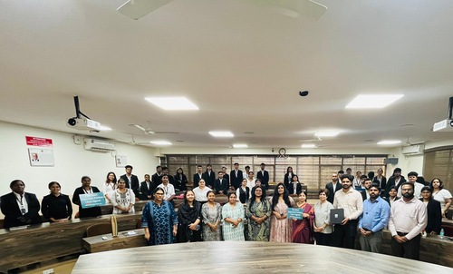 Image for article Индия. Документальный фильм, показанный в студенческом городке колледжа, информирует о преследовании в Китае