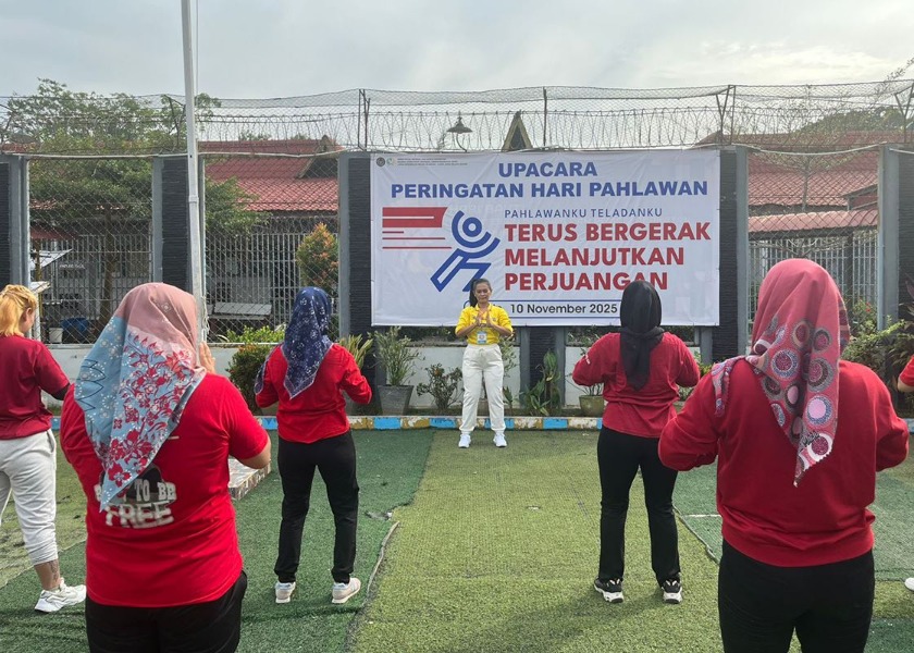 Image for article Индонезия. Сотрудники государственных учреждений провинции Острова Риау приветствуют Фалунь Дафа