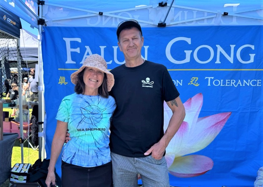 Image for article Австралия. Люди выражают поддержку Фалунь Дафа на общественной ярмарке в Западной Австралии