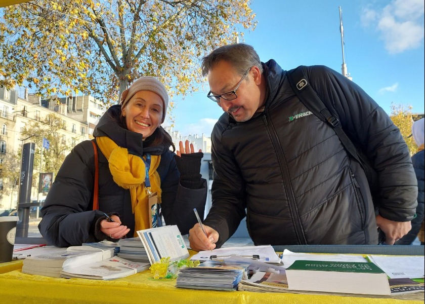 Image for article Франция. Во время выставки с участием мэров и глав местных органов власти известные лидеры осуждают преследование Фалунь Дафа