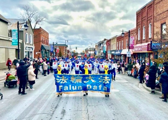 Image for article Канада. Марширующий оркестр Тянь Го пригласили принять участие в пяти парадах Санта Клауса