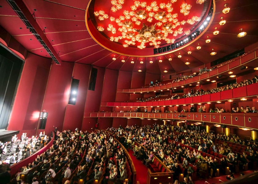 Image for article Зрители во Франции, Италии, Польше, Великобритании и США наслаждаются выступлением Shen Yun: «Доброта, милосердие и любовь»