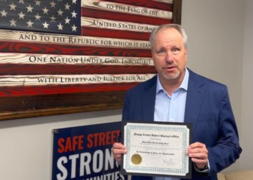 Image for article Прокурор округа Ориндж выражает признание Shen Yun и приветствует труппу в Нью-Йорке (видео)