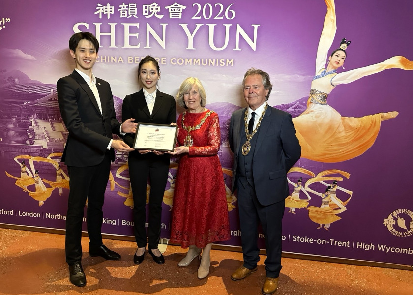 Image for article Компания Shen Yun дала 52 представления, завершив турне по Великобритании.  Местные власти выразили поддержку