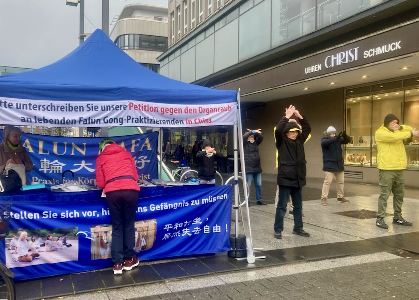 Image for article Германия. Жители города выразили поддержку Фалунь Дафа во время мероприятия в Бохуме