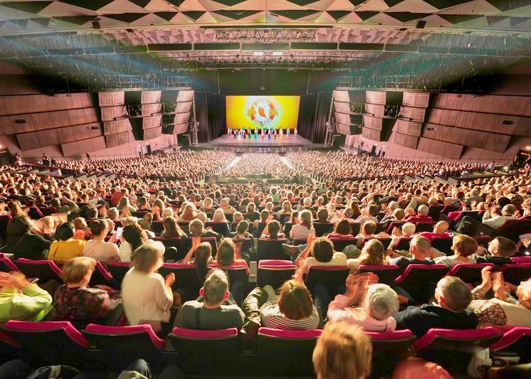 Image for article Ценности, которые несёт Shen Yun, находят отклик в сердцах зрителей по всему миру: «Прекрасное и чистое послание»