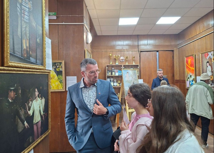 Image for article Болгария. Посетителей выставки «Искусство Чжэнь Шань Жэнь» глубоко тронули картины